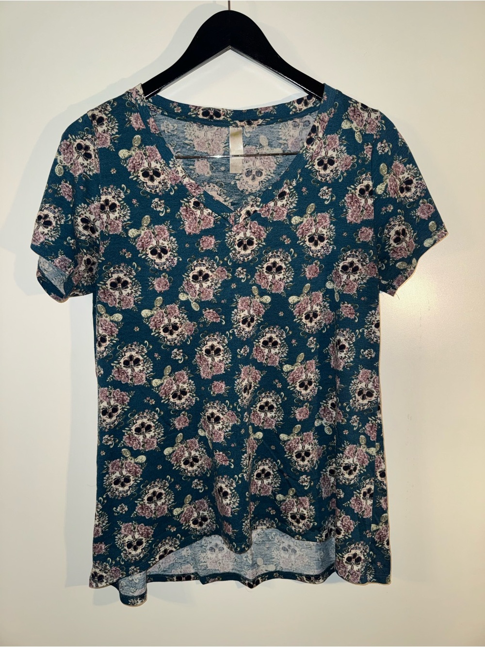 LuLaRoe Christy T Teal V-Neck Short Sleeve Top with Pink Floral Skull Print